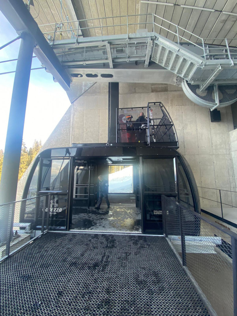 Kabine mit Cabrio-Deck (es hat wohl nur eine Kabine eine Cabrio-Deck).