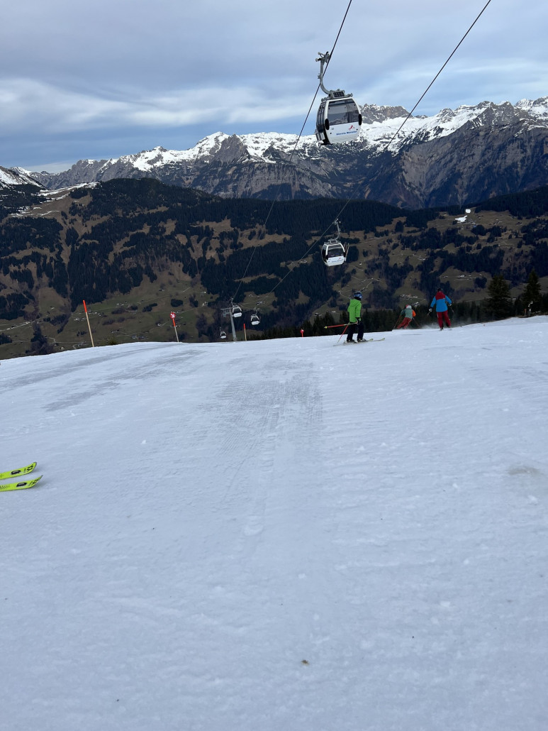 Eine reine Eisfläche. Drüben am Kristberg praktisch gar kein Schnee vorhanden.