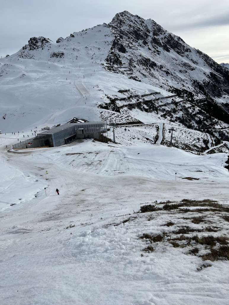 Nochmal ein Bild von der blauen kurz vor der Talstation Hochalpila<br />Alles aber keine Piste…