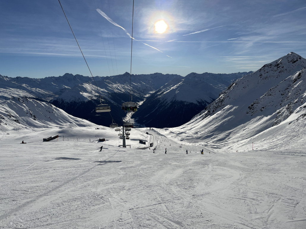 Erste Abfahrt des Tages am Parsenn Rapid.