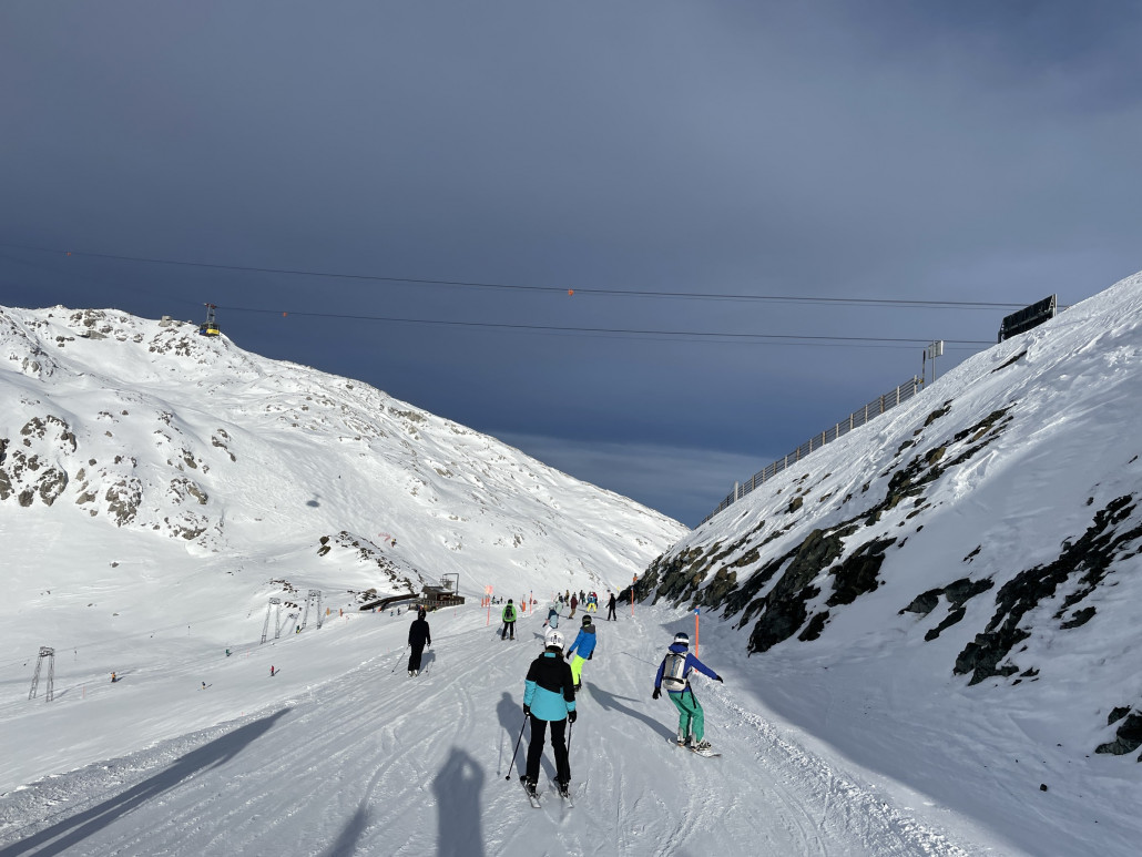Voller Zieher nach der Bergstation des Parsenn Rapids. Immerhin bin ich ein bisschen beruhigt, dass es auch hier voll ist.