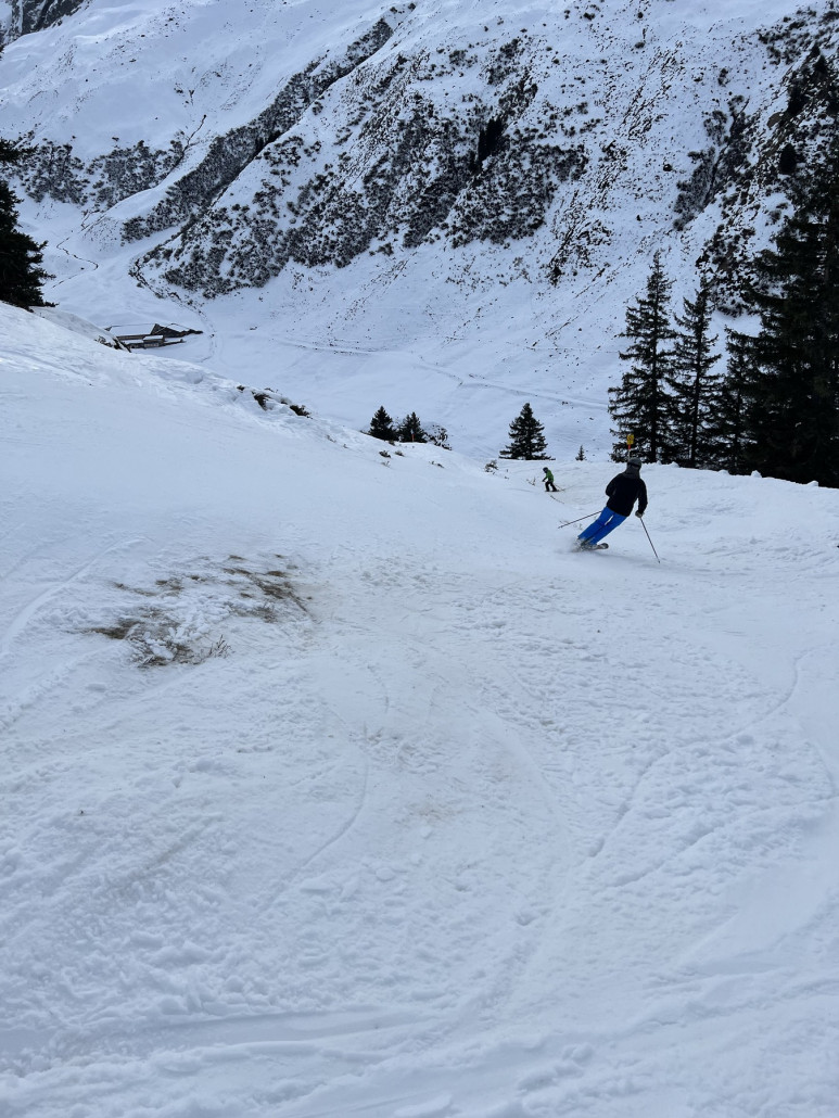 Auf der geöffneten Blauen an der Nova-Bahn auch hier ab und zu mal bisschen Dreck und Gras