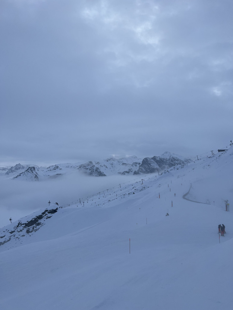 Oben war man in der Früh auch noch zwischen zwei Wolkenschichten…die Sicht war nicht mal so schlecht heute früh