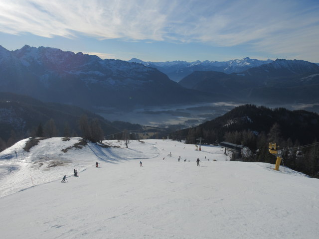 Mittersteinpiste, rechts die Mittelstation der 8-MGD Mitterstein (1.676 m)