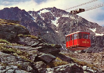 Corvatschbahn 1. Sektion, kurz vor der Mittelstation Murtel.