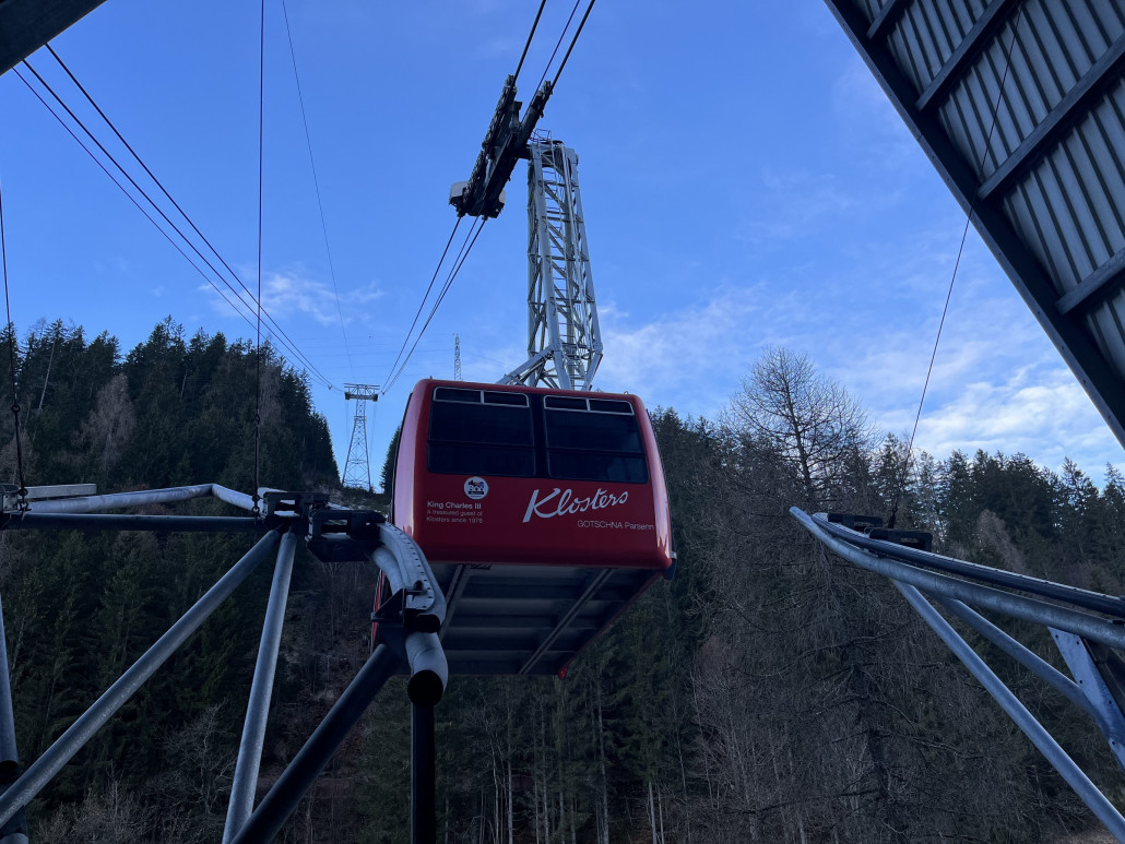 Endlich an der Bahn, nachdem es schon mit dem Parkplatz nur schlecht klappte