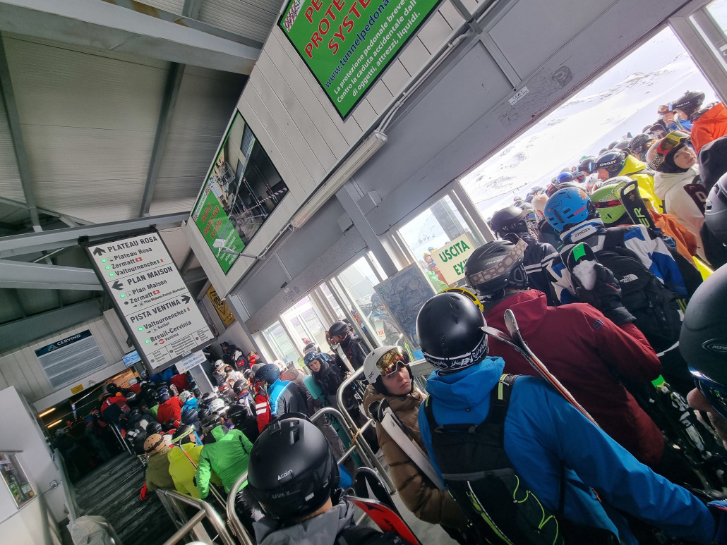 Warteschlange Plateau Rosa kurz vor dem Ausgang