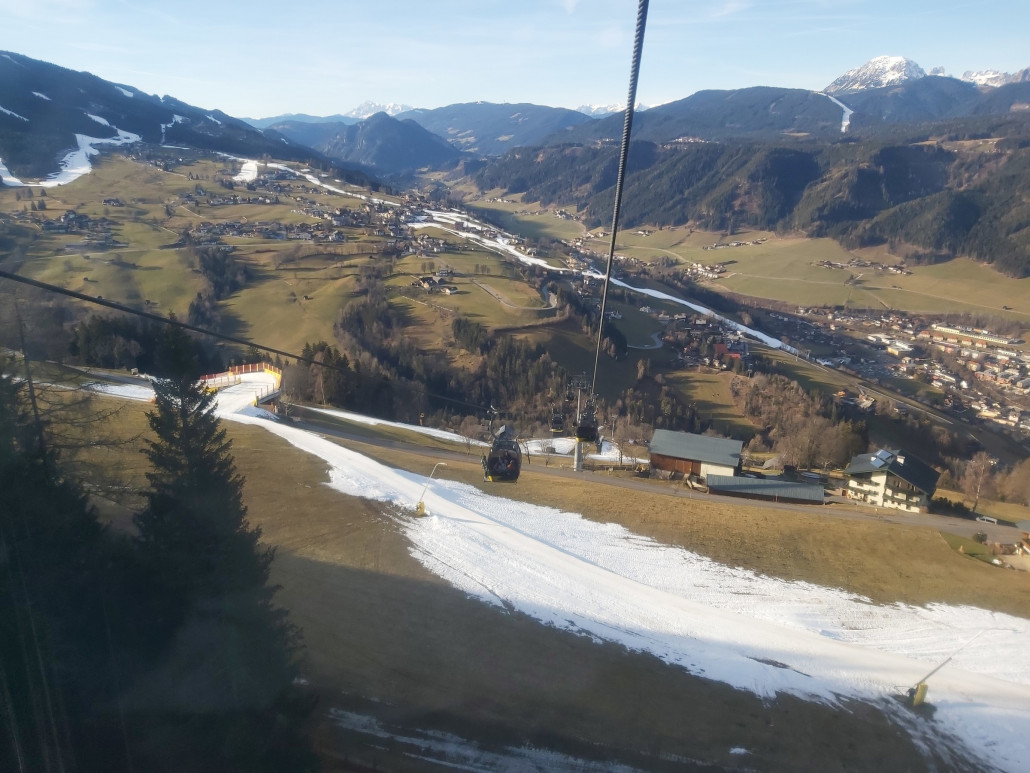 Der untere Skiweg zur West sieht besser in Schuss aus.