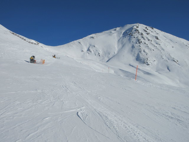Tscheyeckabfahrt, im Hintergrund der Gueser Kopf (2.740 m) mit dem 2-SL Panorama und der Hilfsabfahrt