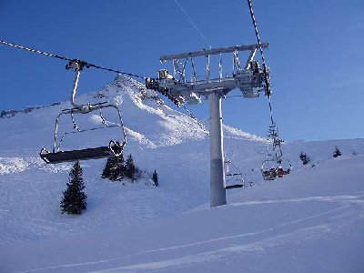 Sehr Niedrig der Start. Deutlich sind die Absprungspuren zu sehen gewesen