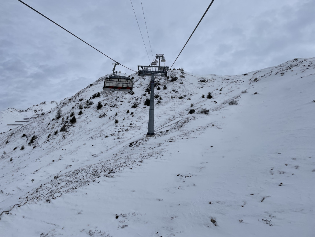Auf der Ostseite hats den Schnee leider stark verblasen.