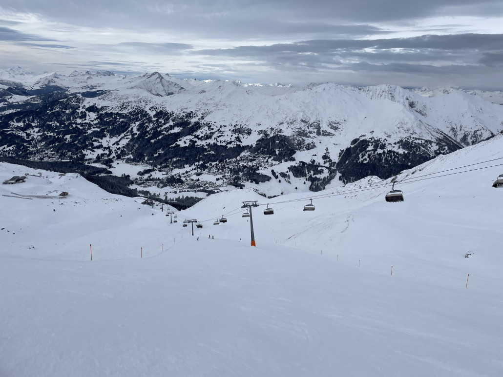 Urdenfürggli konnte mich heute nicht überzeugen. Zwar war nicht viel los, aber die Unterlage unruhig mit Neuschneehaufen darüber.