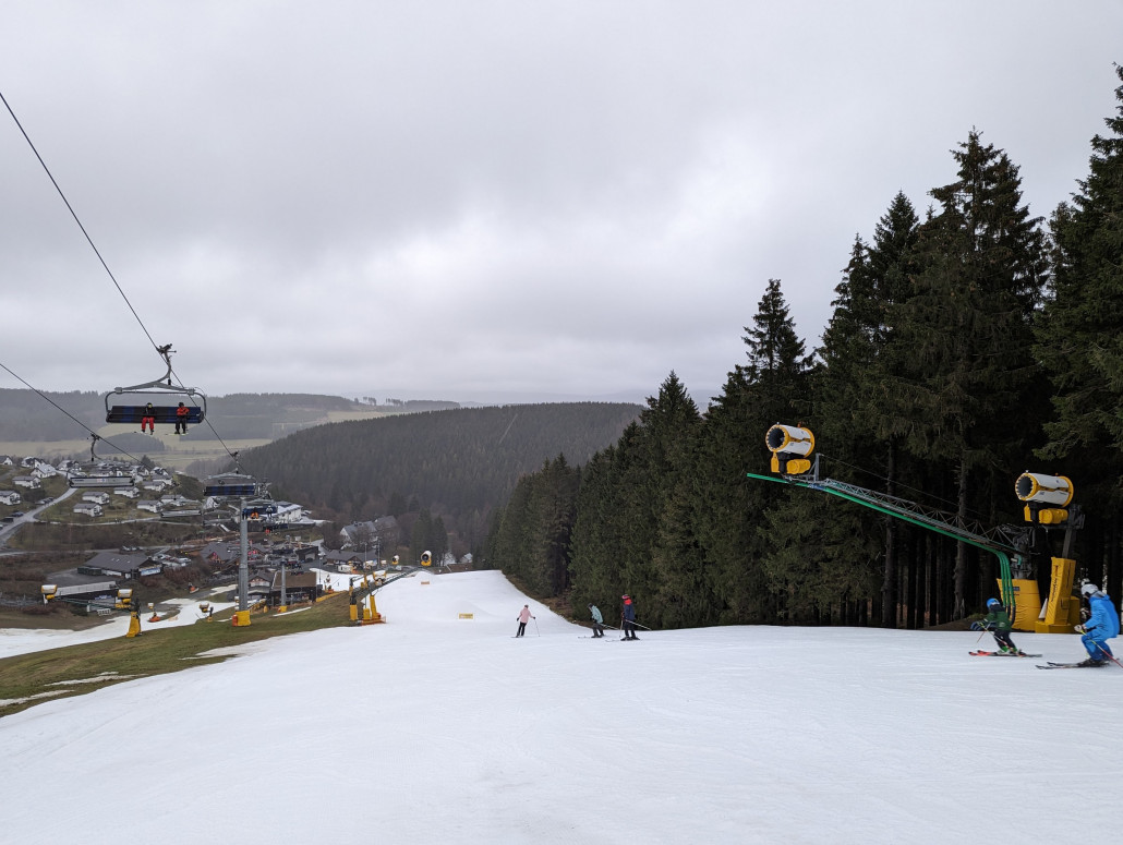 Die Piste blieb heute länger als letzte Woche fest, etwa bis 10:00 Uhr.