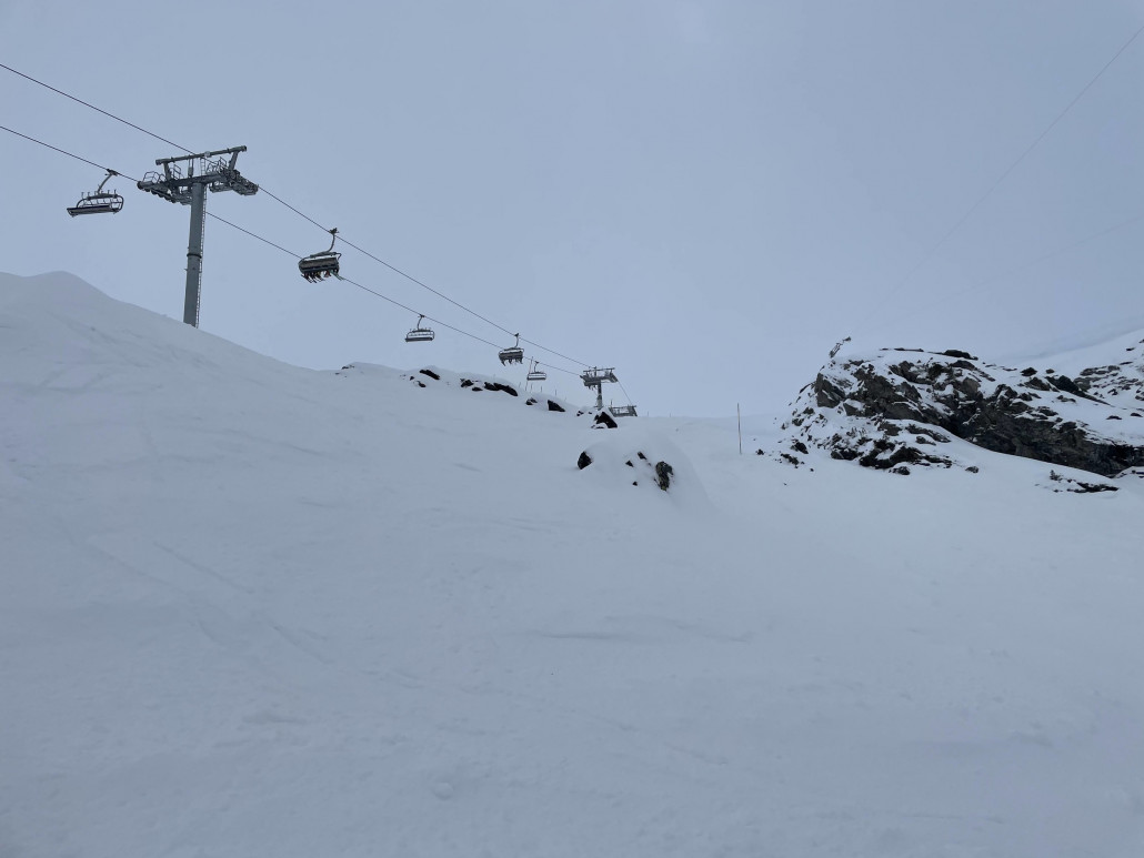 Top Empfehlung in Meribel, und man kann sie wegen direktem Lift auch gabz oft wiederholen wenn man will. Echter Gewinn dieser neue Abfahrt! Hat etwas von Verbier :D