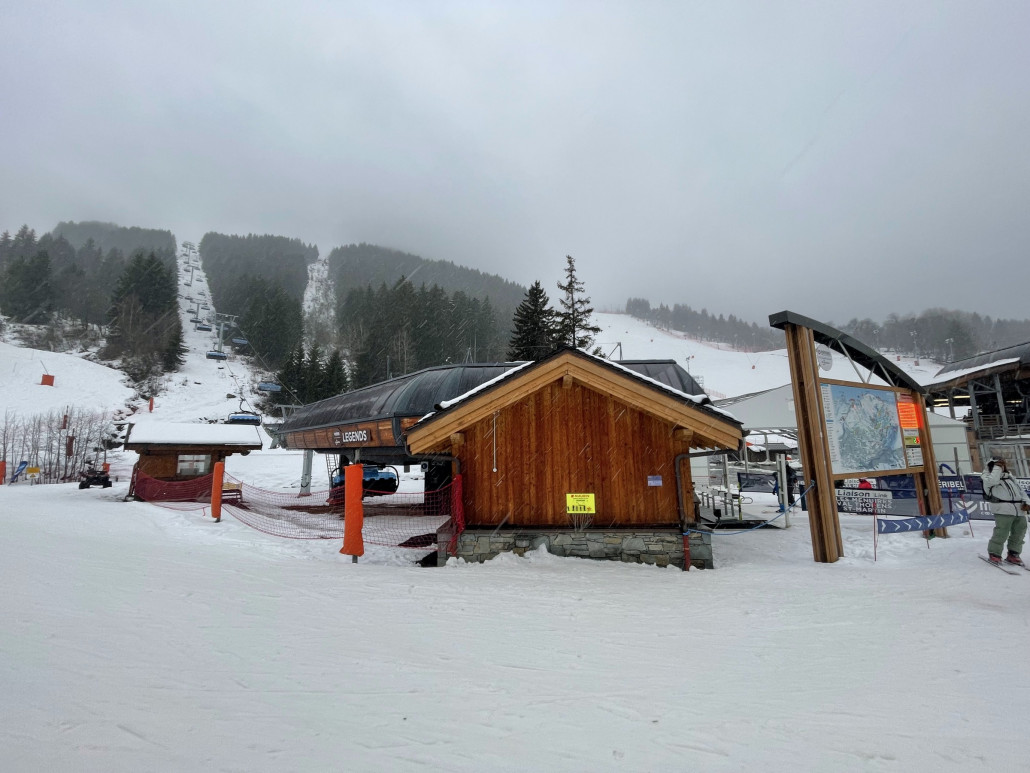 Unten in Meribel am neuen Legens dann schon sehr trüb alles.