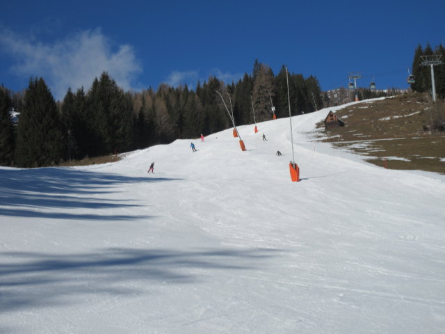 Nock IN-Abfahrt, rechts im Hintergrund die 8-MGD Brunnach