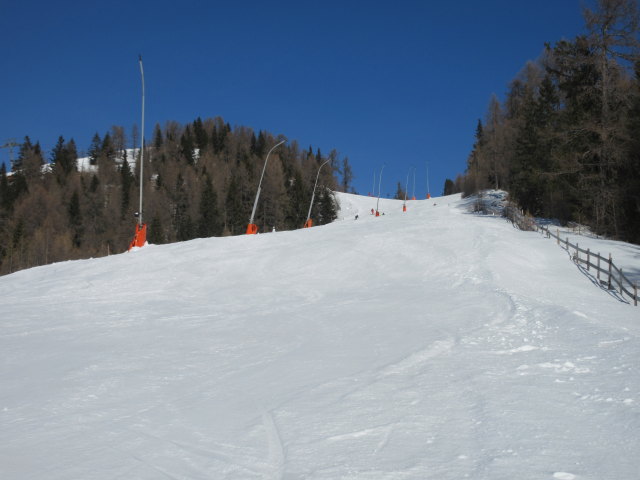 Schartenabfahrt, links zwischen den Bäumen der 4-CLF Scharten