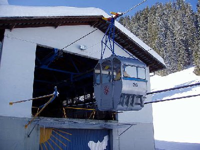 Noch mit Handbetrieb und Schraubklemmen. Baujahr 68.