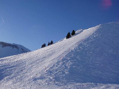 Steilhang am Klewenstock. Etwa hier visavis stand die Bergstation des ehem Aengiskilifts.