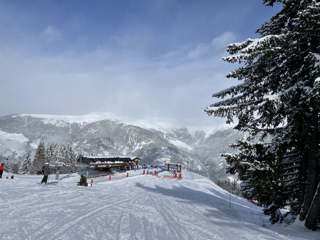 Der Plantry erschließt die wichtigsten Pisten im Chenous Bereich