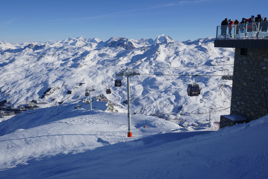 Neue Pointe de la Masse EUB und dahinter die unendlichen Hänge oberhalb Les Menuires an denen ich leider nur am 1. Tag kurz auf der Durchreise nach Meribel gefahren bin.