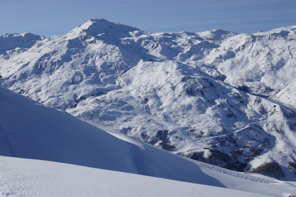 Blick zurück zum Pointe de la Masse. Ein toller Skiberg, auch wenn schneemangelbedingt noch nicht alle Pisten offen waren.