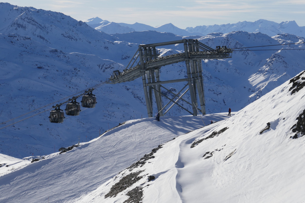 Pendelfunitel 3 Vallées. Ich glaube so ein (bzw. zwei) Funitel gibt es nur in Val Thores. Oder kennt jemand ein solches Funitel in einem anderen Skigebiet?