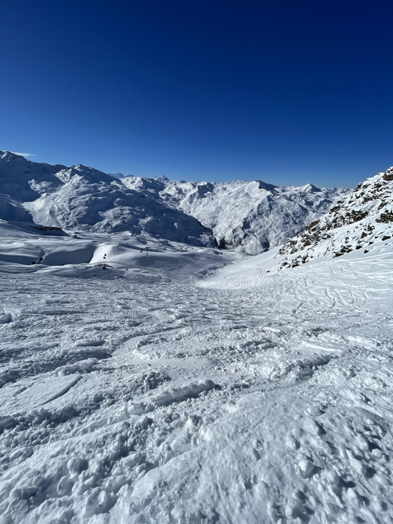 Tiefschnee an der Bruyeres 2 Gondel