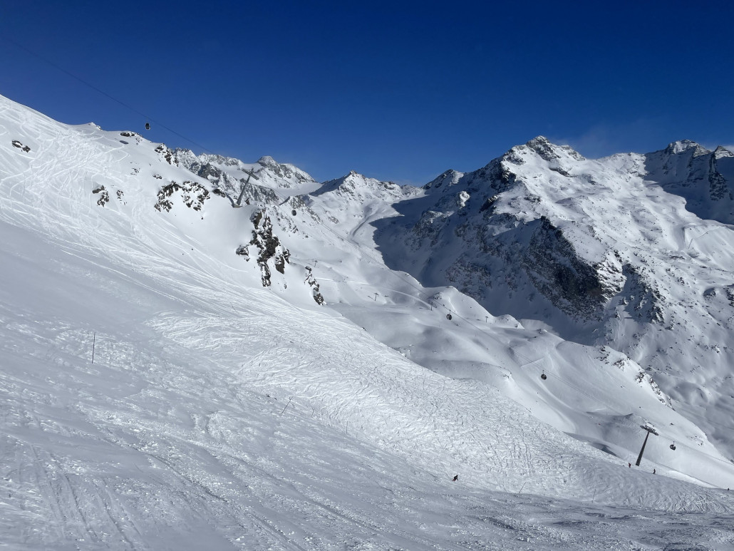 Combe Rosael mit Tiefschnee Varianten daneben