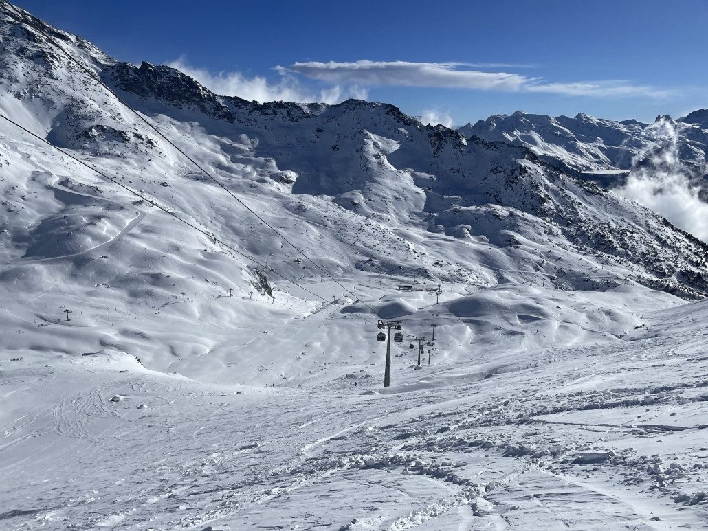 Combe Rosael mit Tiefschnee Varianten daneben