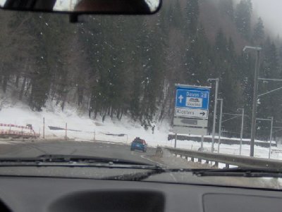 Gut ausgebaute Strasse, fast wie auf der Autobahn