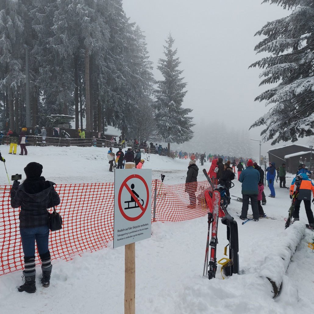 Blick auf die vordere Liftschlange