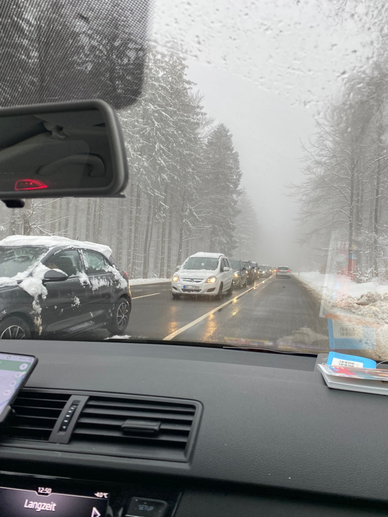 Heimfahrt gegen 12 Uhr, die Autos kamen nicht mehr auf den Parkplatz.