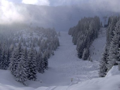 Ski-Abfahrtsroute von der Mittel- zur Talstation