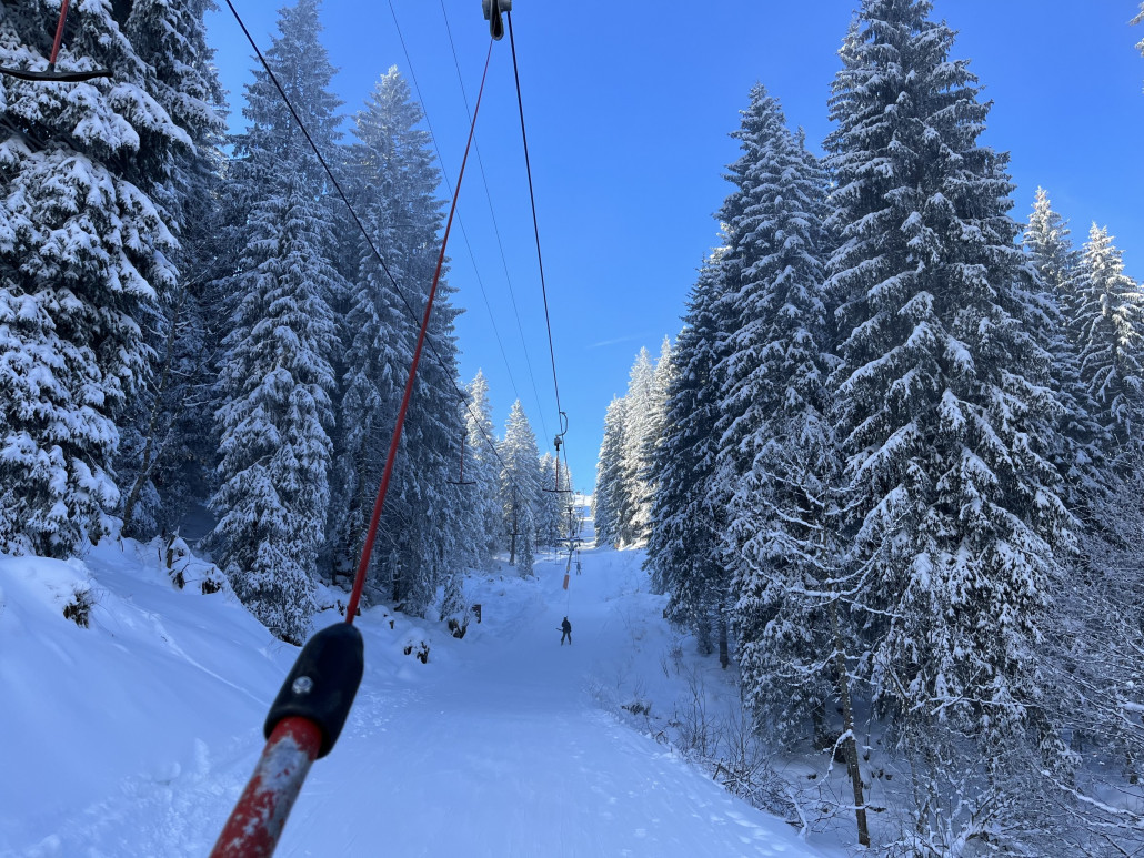 Knapp oberhalb der Stockhütte kommt man aus dem Nebel