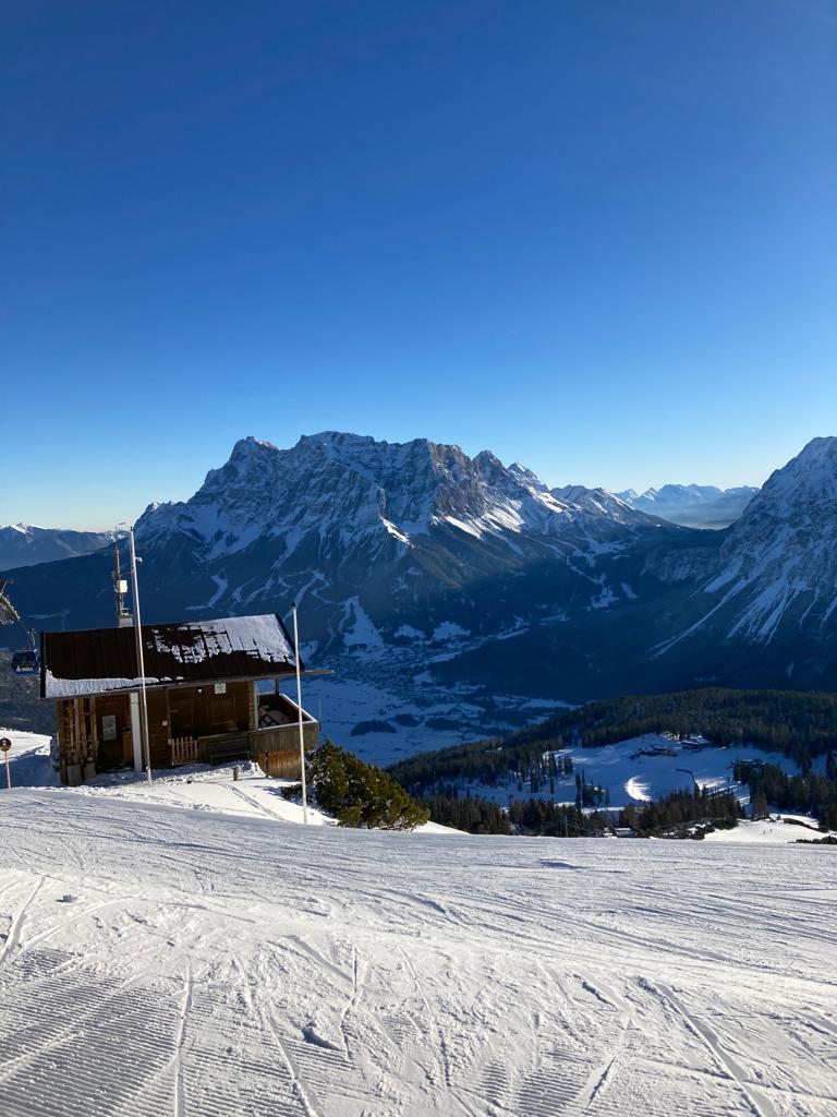 In der Früh vom Grubig unsere typische Aussicht mit stahlblauem Himmel wie jede Saison