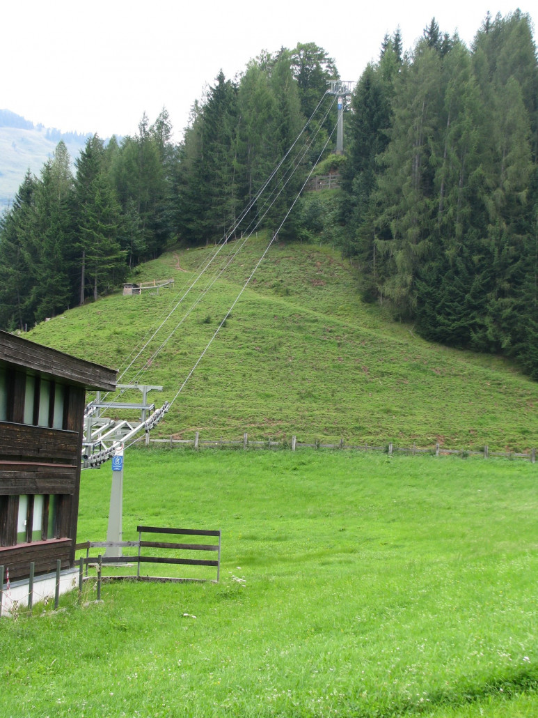 Blick Richtung Berg, da ist heute der Steilhang mit dem man sich die enge und steinige Umfahrung spart