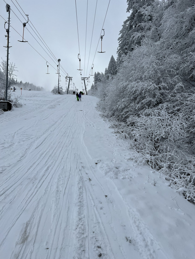Die Liftspuren sind in grenzwertigem Zustand, da sollte man bald bisschen Schnee reinschieben