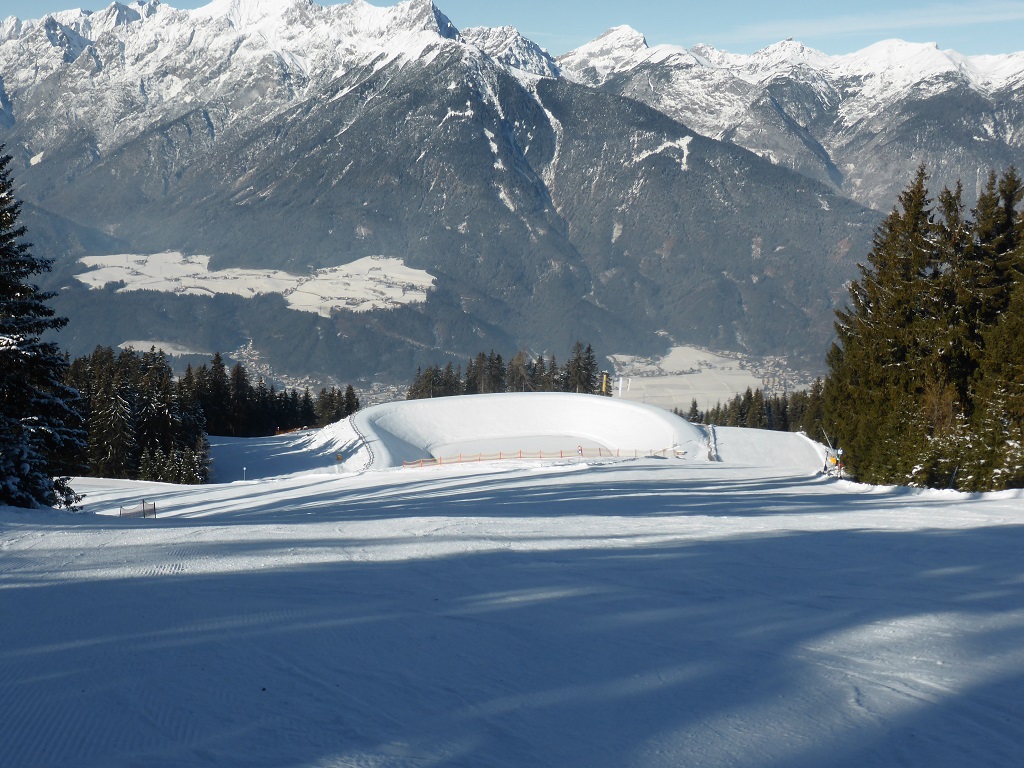 mittig im Gebiet ein ordentlicher Speicherteich