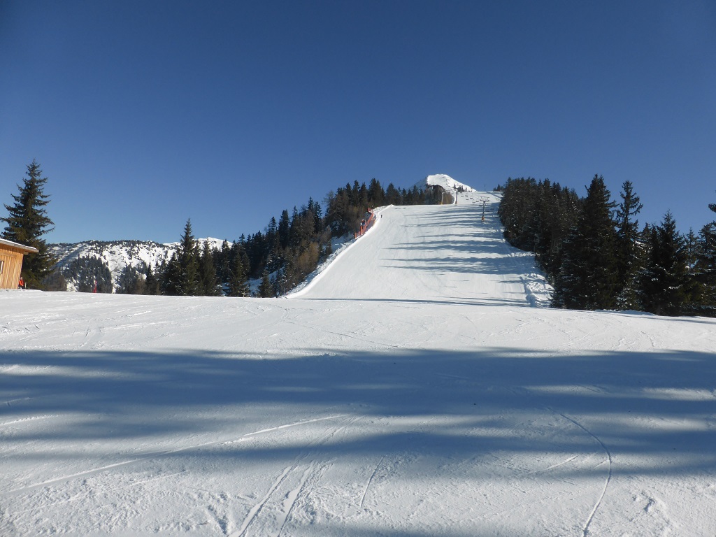 Schnee war mit Ausnahme der letzten 100 hm am Sessellift ausgezeichnet. Da recht hart und recht steinig.