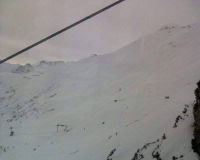Blick auf die Bergstationen von Sattelbahn und Wonnelift