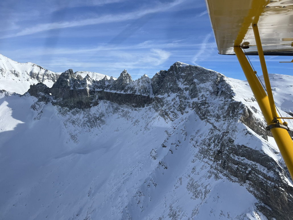 Nach einer erneuten Pause fliegen wir am Martinsloch vorbei...
