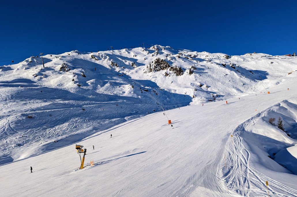 Piste am Mizun, und weiter oben und hinten der Wimbach-Express.