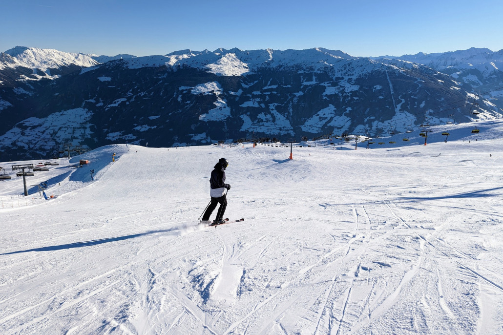 Riesig viel Platz zwischen Schnee-Express und Kristall-Express. Die 2SB die Einzige, die nicht in Betrieb war.