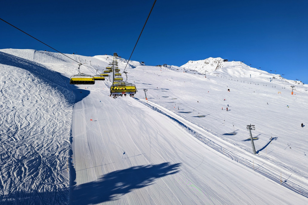 Kristall-Express. Darunter die noch gesperrte Rennstrecke (wurde aber später am Vormittag freigegeben).