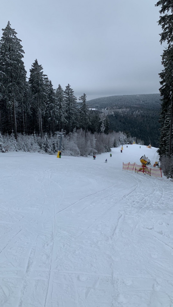 Der 1. kurze Steilhang + Flachstück, früher endete der Lift vor diesem