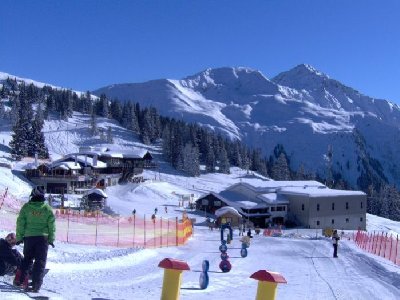 Übersicht: SL Albeina, Bergrestaurant, Bergstation EUB, dahinter SL Schaffürggli