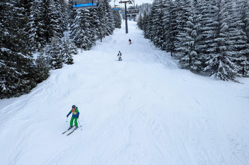 Auch abseits der Piste (Liftspur, Waldstücke) genügend Schnee für kleine Ausflüge.