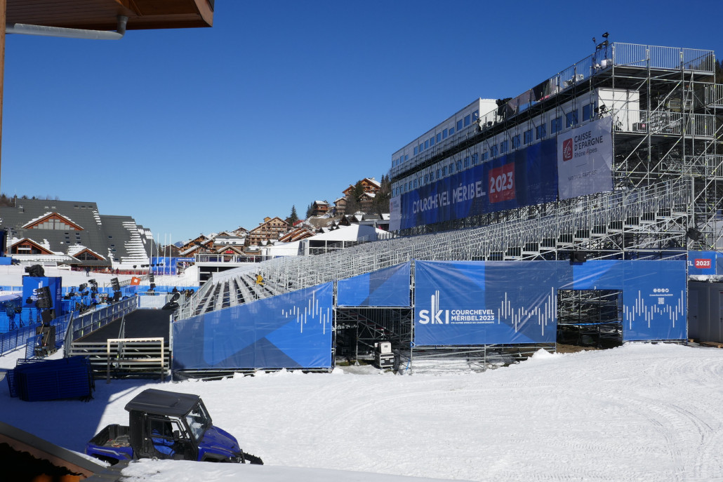 Zielbereich Tribüne und Reporterkabinen Meribel