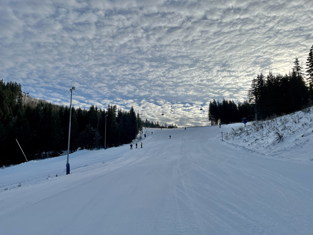 Abzweig der "Hana" (1) nach dem Steilhang mit seitlicher Neigung...